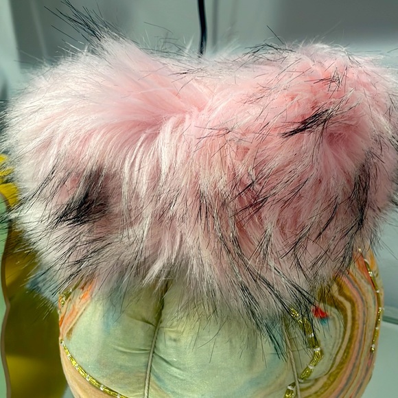 Keeping warm on these cold days and nights! This head band comes down easily - Picture 2 of 3